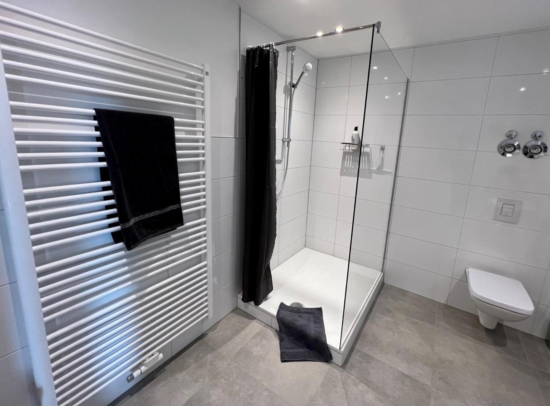 Piso Superior - Exklusives Apartment An Der Promenade Mit Rheinsicht & Loggia 엠메리흐 외부 사진